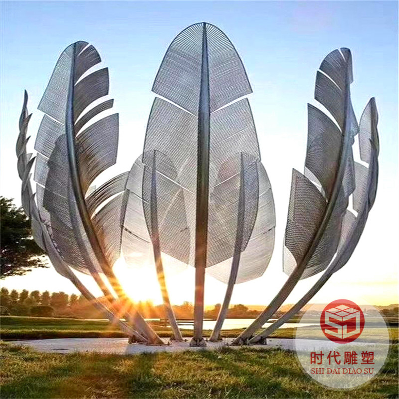 大型不銹鋼月亮鏡面雕塑發(fā)光鏤空?qǐng)A環(huán)噴霧流水景觀戶外金屬大擺件