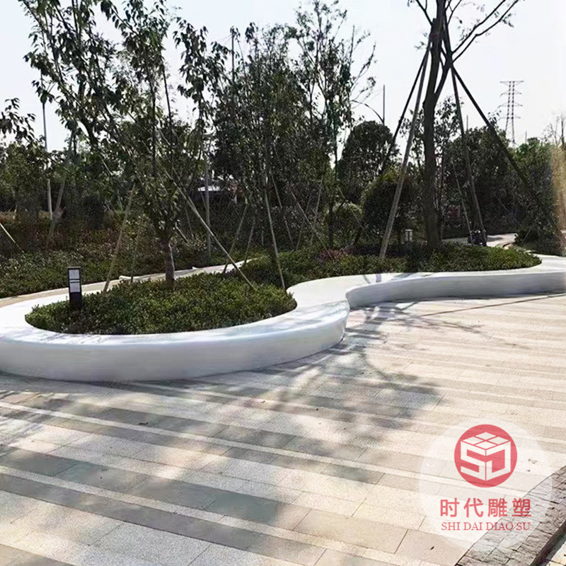 玻璃鋼環(huán)形座椅商場(chǎng)休閑椅戶(hù)外創(chuàng)意木紋防腐木樹(shù)池長(zhǎng)條坐凳廠(chǎng)家